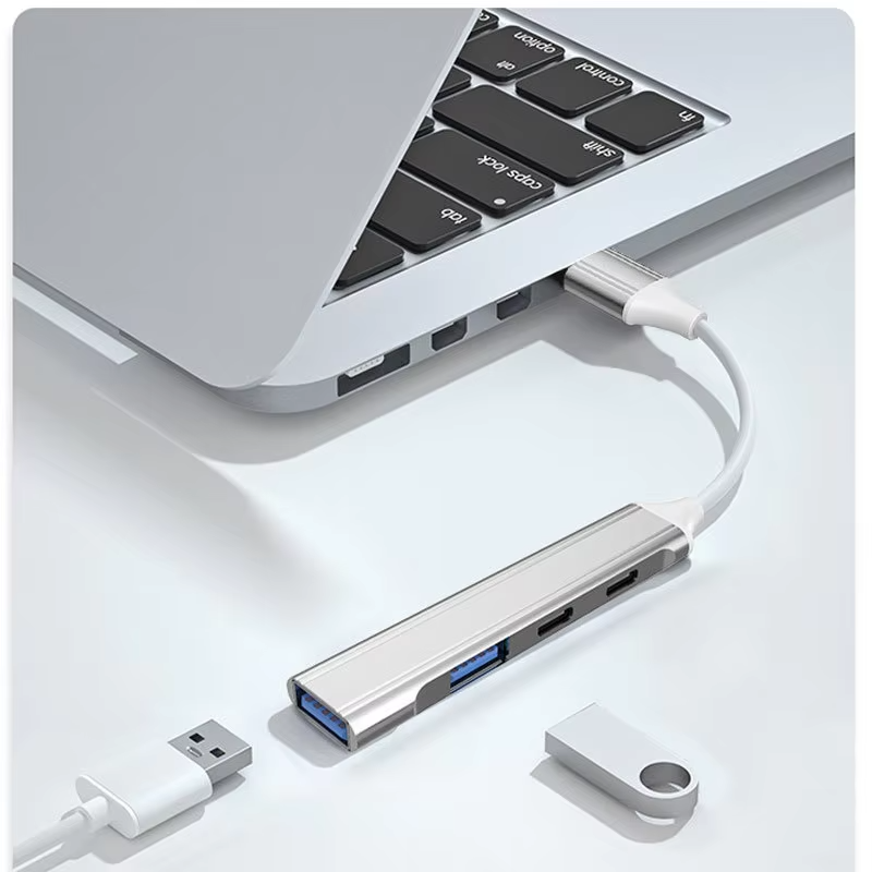 Laptop Accessories Hub - 4 in 1 アルミニウム マルチ スプリッター