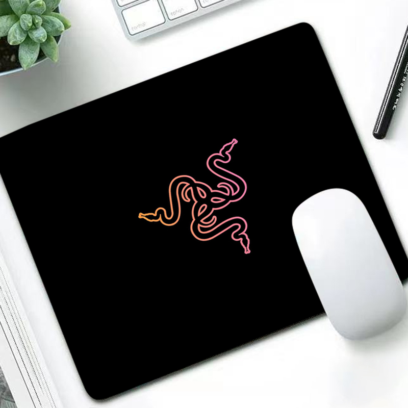 Good Laptop Accessories - Razer 高級マウスパッド アニメ ゲーマー デスクマット PC